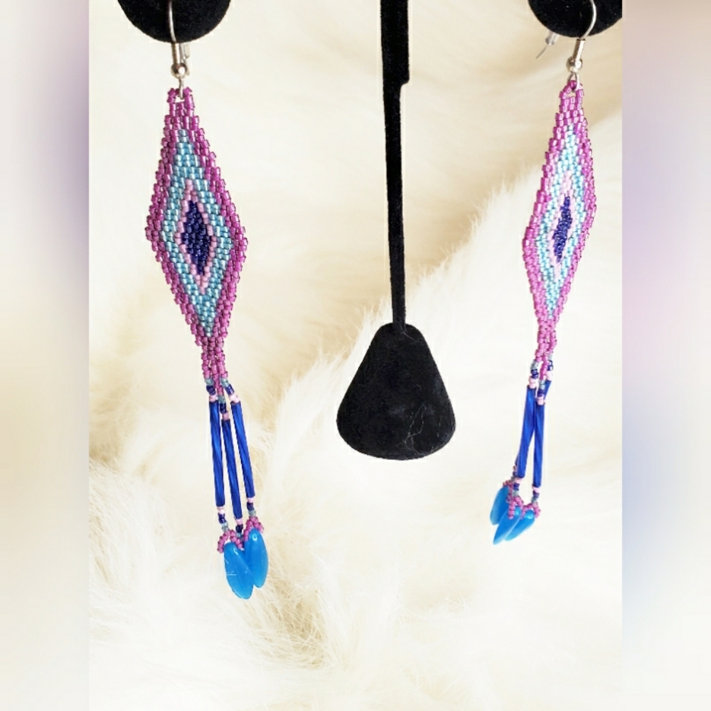 Hand beaded earrings - Picture 3 of 4